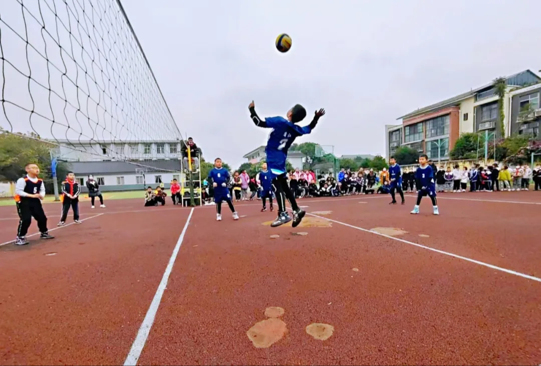 排球“垫”进梦想！