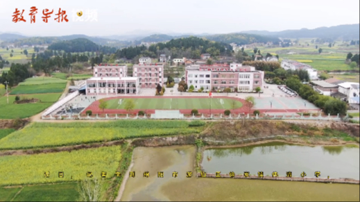 农村孩子劳动教育自磨豆浆！