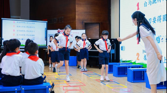 四川省徐伟名师工作室举行“AI赋能‘未来艺术课堂’”主题研修活动