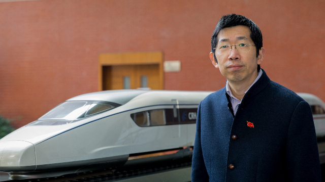 2025年全国“最美教师”|翟婉明：耦合智慧 为中国高铁“铺轨”