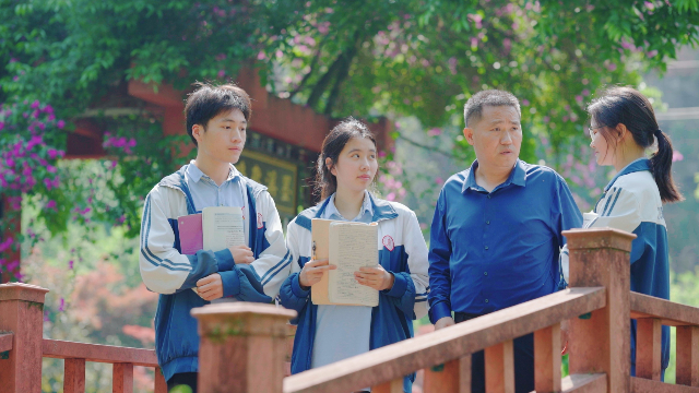 2025年四川省“最美教师”｜何武全：巴山夜雨润桃李